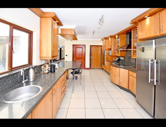 6 BEDROOM HOUSE FOR SALE IN CROWN NORTH
